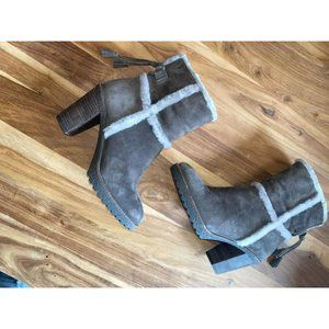 FRYE Women Gray Boots 8